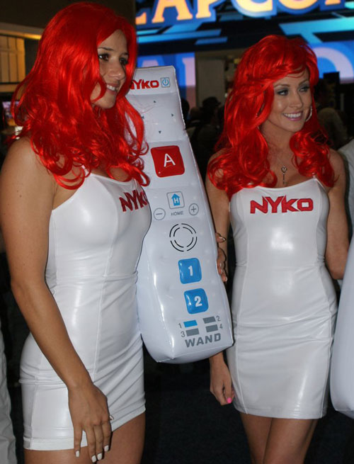 booth babes дзяўчыны на E3 Expo 2009